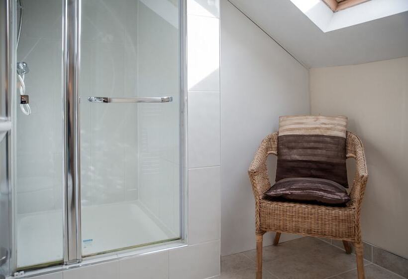 بنسيون Arlana Guest House