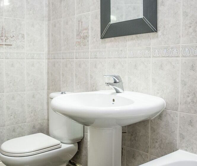 بنسيون Arlana Guest House