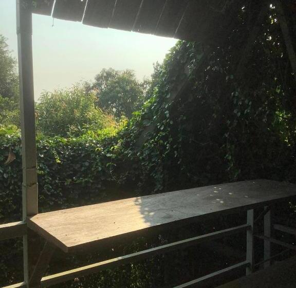 بنسيون Bann Rai Klai Weang Homestay