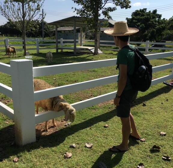 بنسيون Bann Rai Klai Weang Homestay