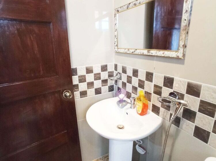 پانسیون B&j Guesthouse And Functions Inc