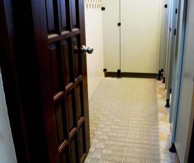 پانسیون B&j Guesthouse And Functions Inc