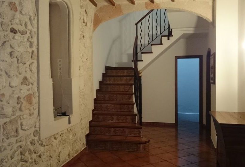 بنسيون Menurkasanta Clara