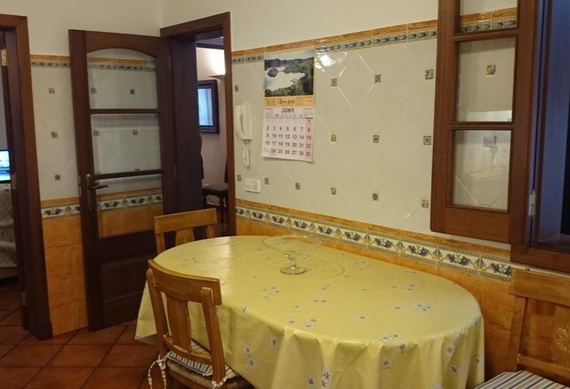 بنسيون Menurkasanta Clara