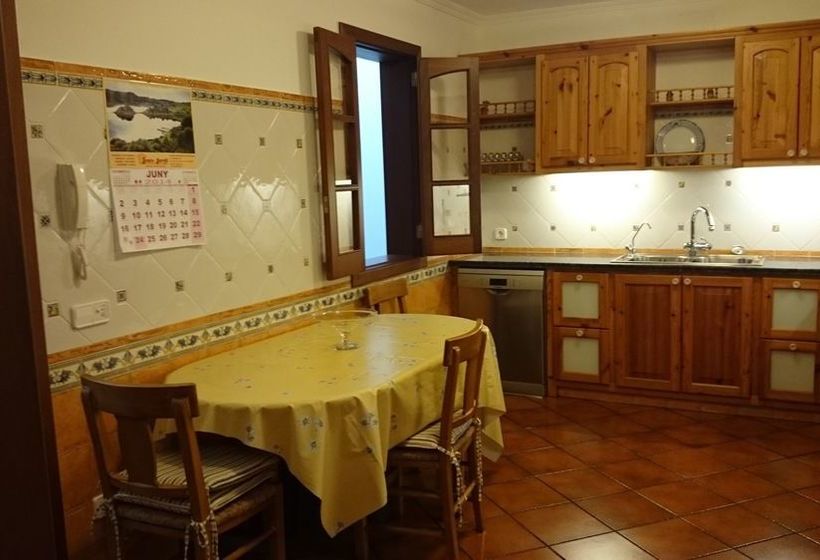 بنسيون Menurkasanta Clara