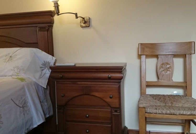 بنسيون Menurkasanta Clara