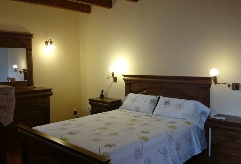 بنسيون Menurkasanta Clara