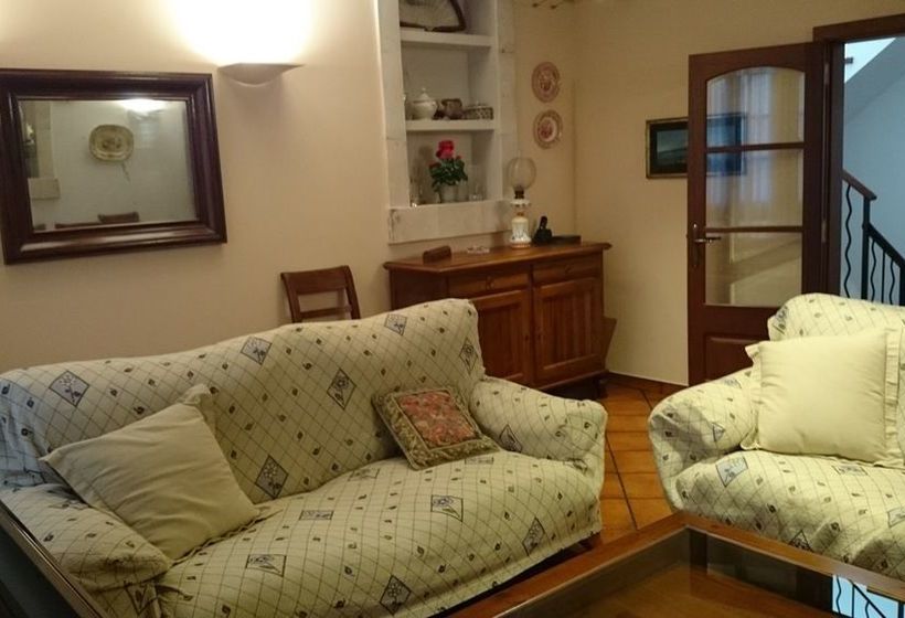 بنسيون Menurkasanta Clara