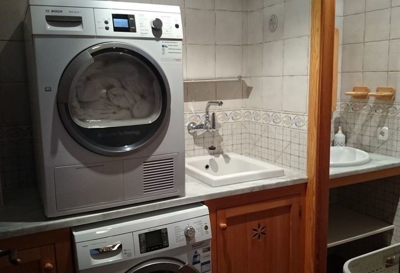 بنسيون Menurkasanta Clara