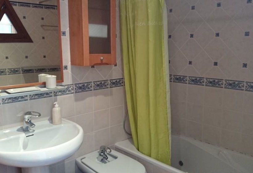 بنسيون Menurkasanta Clara