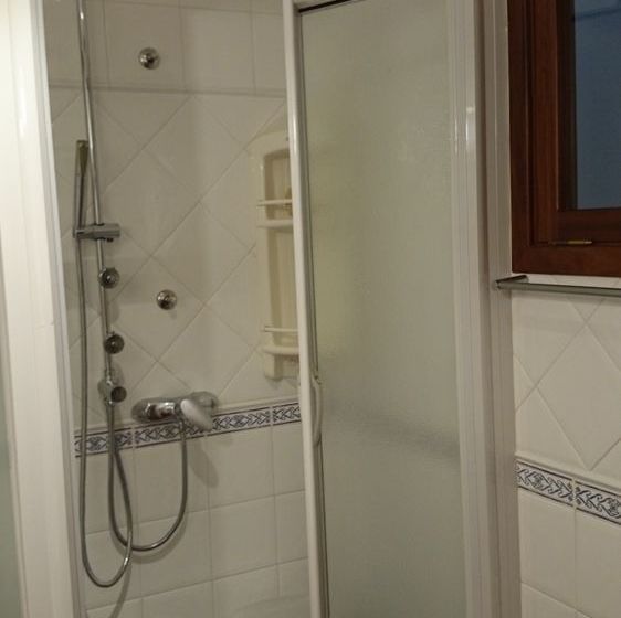 بنسيون Menurkasanta Clara