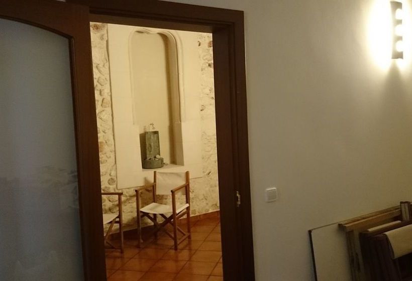 بنسيون Menurkasanta Clara