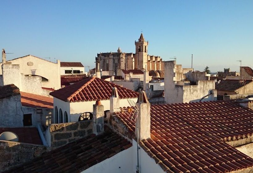 بنسيون Menurkasanta Clara