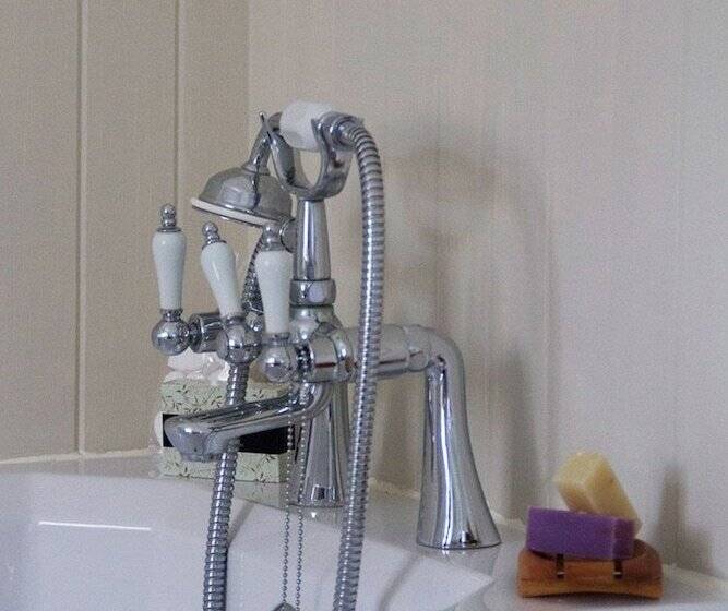 Пансион Linndhu House