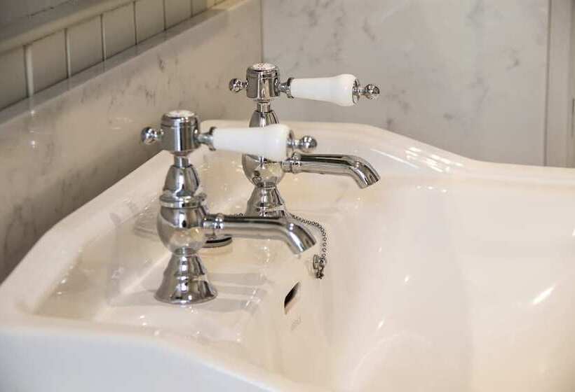 Пансион Linndhu House