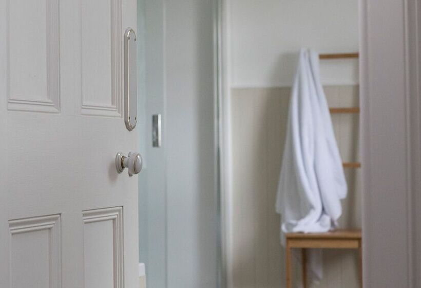 Пансион Linndhu House