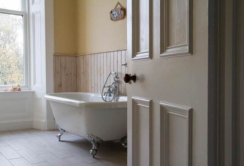 Пансион Linndhu House