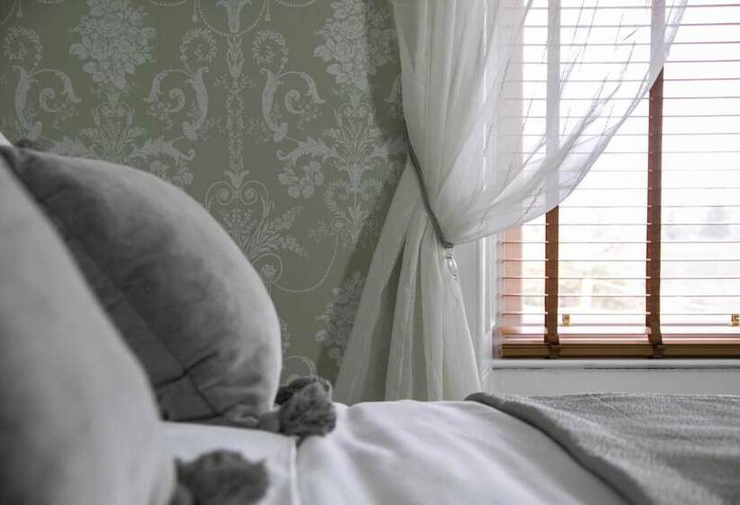 Пансион Linndhu House