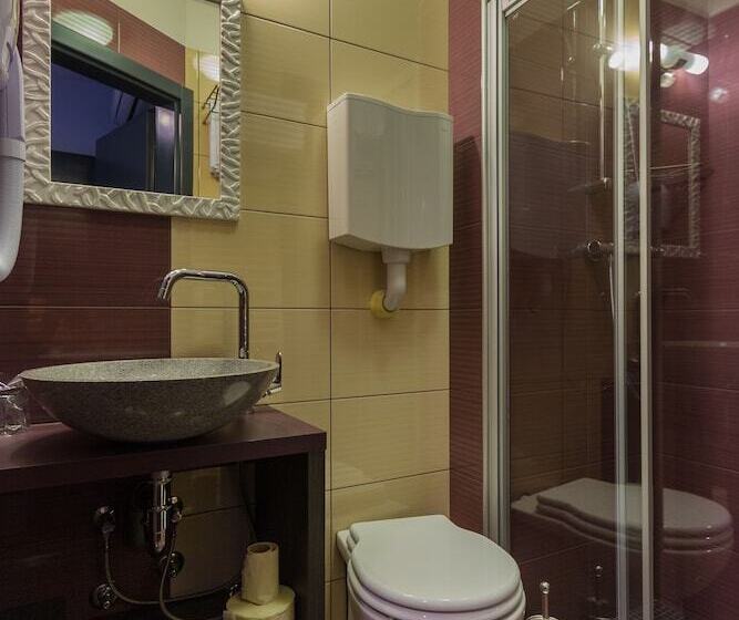 פנסיון Log In Rooms