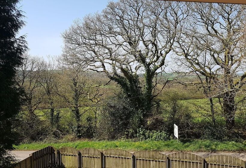 بنسيون Meadow Oak Accommodation