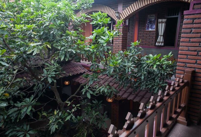 펜션 Reddoorz Near Stasiun Kota Baru Malang