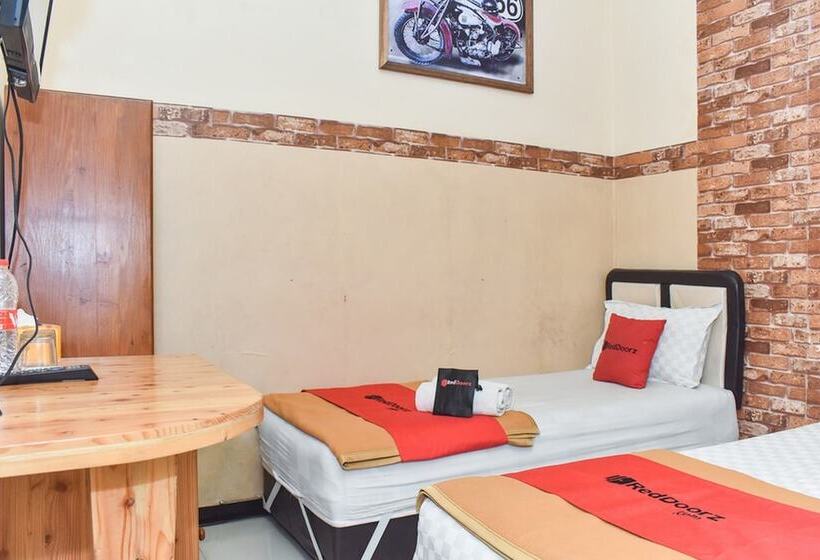 펜션 Reddoorz Near Stasiun Kota Baru Malang