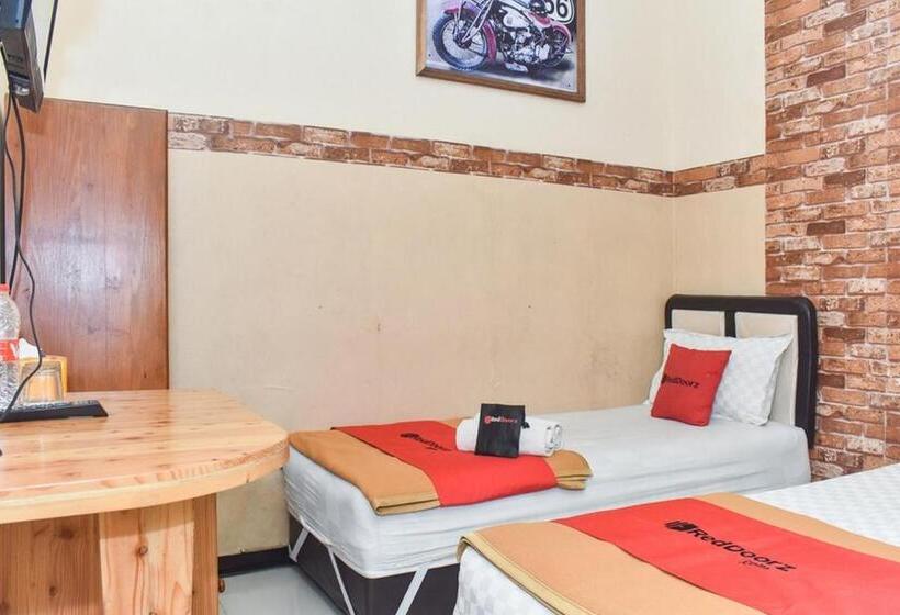 펜션 Reddoorz Near Stasiun Kota Baru Malang