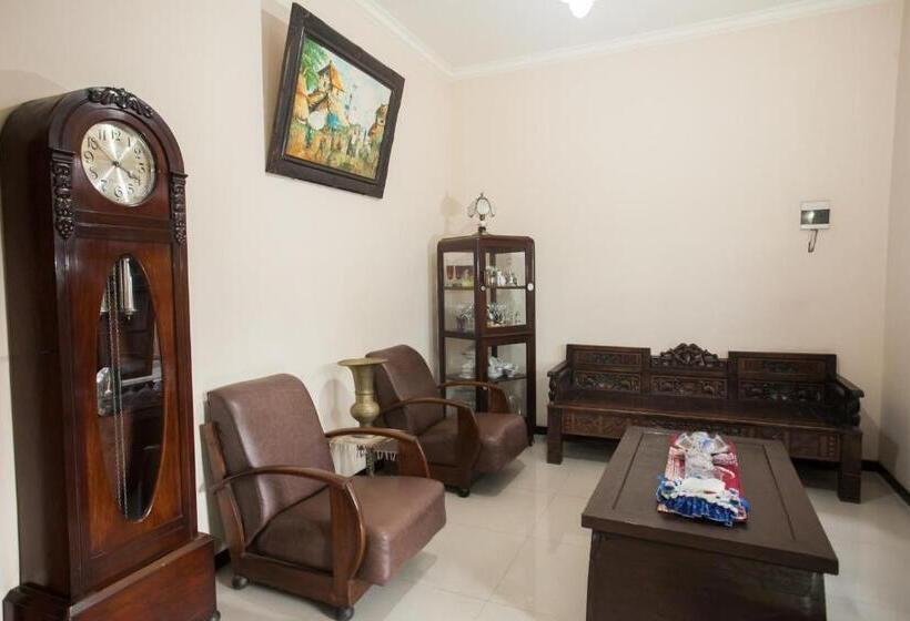 펜션 Reddoorz Near Stasiun Kota Baru Malang