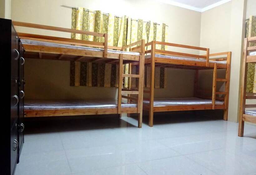 پانسیون The Yellow House