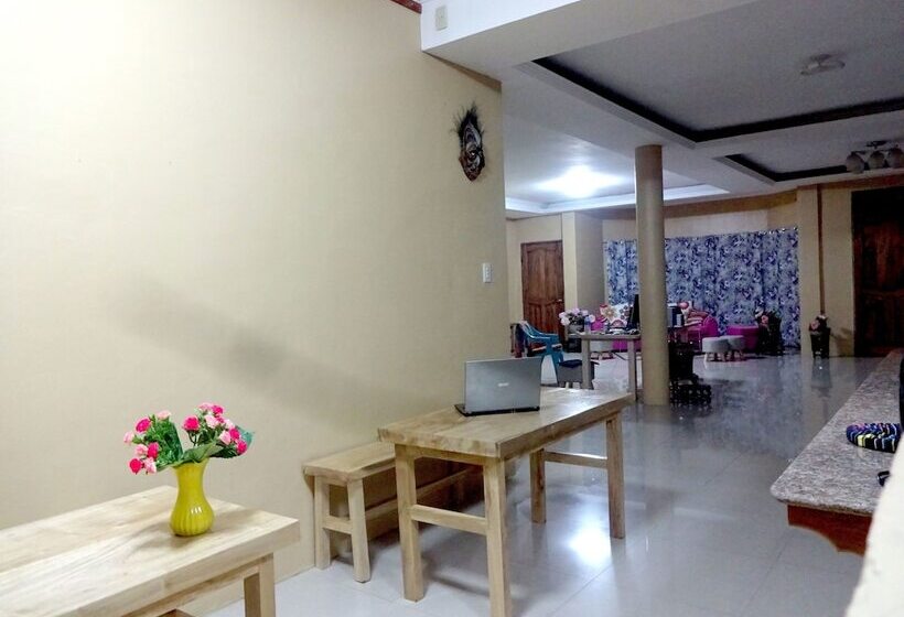 پانسیون The Yellow House