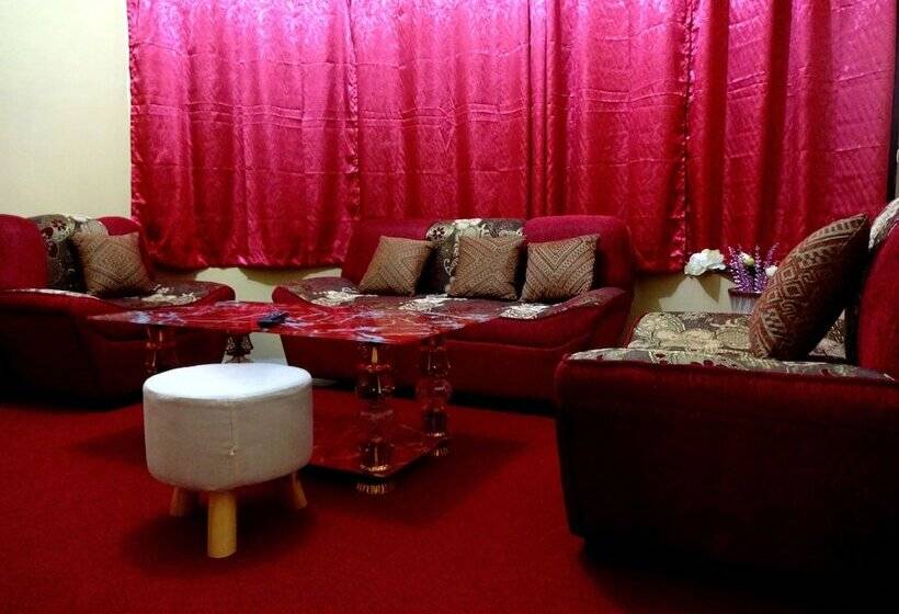 پانسیون The Yellow House