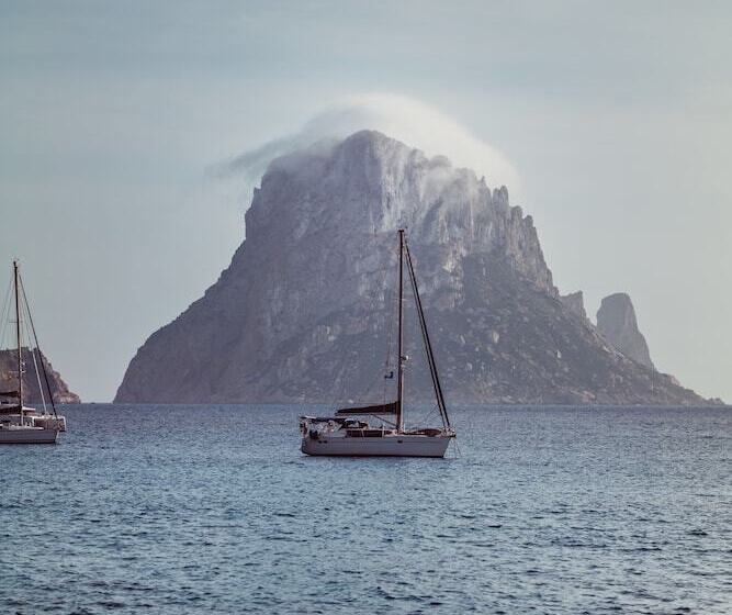 Petunia Ibiza, A Beaumier