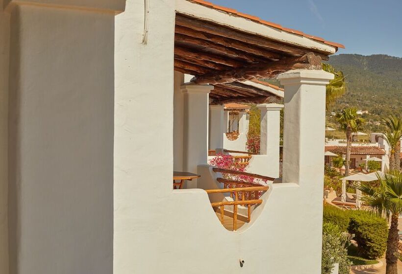 Petunia Ibiza, A Beaumier