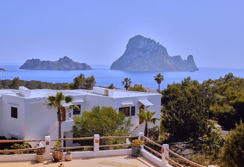 Petunia Ibiza, A Beaumier