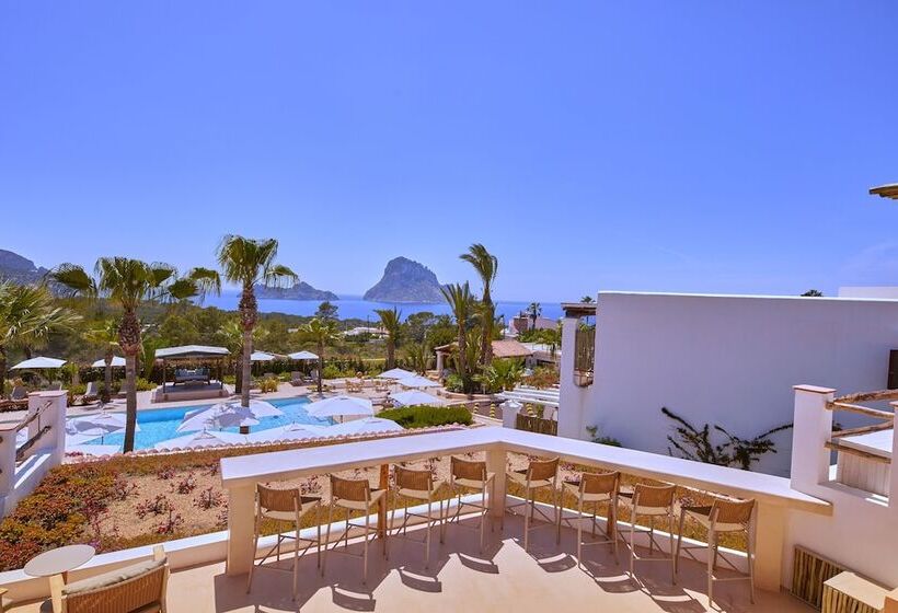 Petunia Ibiza, A Beaumier