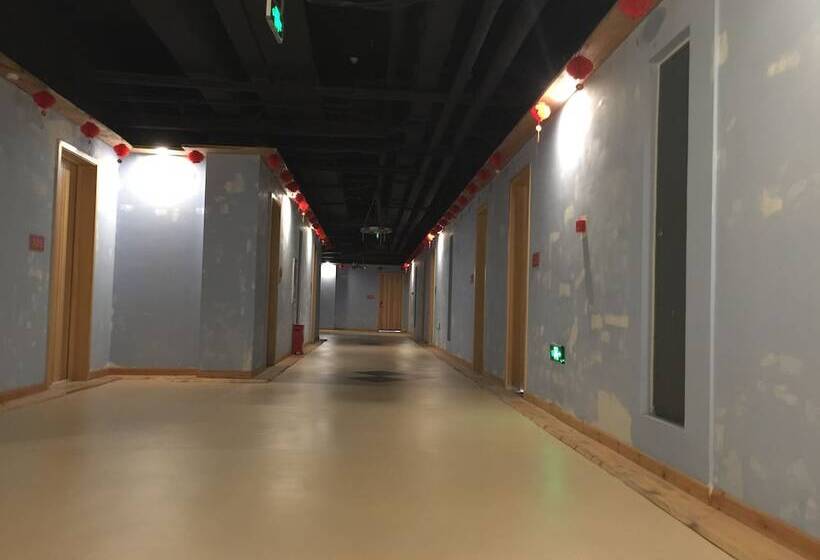 Red Flag Canal Intl Youth Hostel