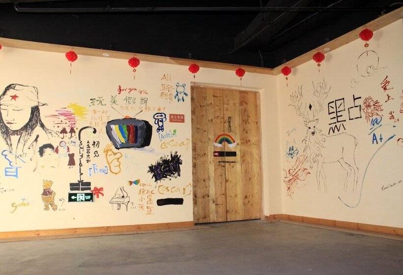 Red Flag Canal Intl Youth Hostel