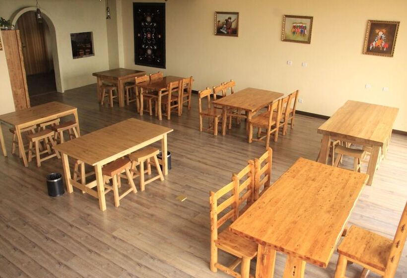 Red Flag Canal Intl Youth Hostel