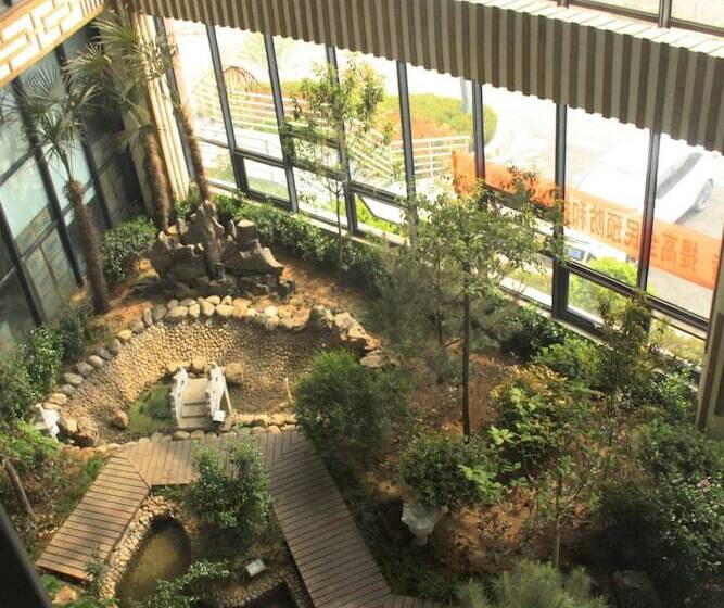 Red Flag Canal Intl Youth Hostel