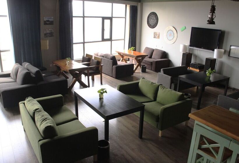 Red Flag Canal Intl Youth Hostel