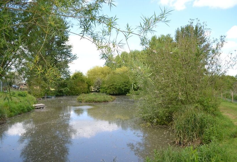 The Chiltern Lodges At Upper Farm Henton
