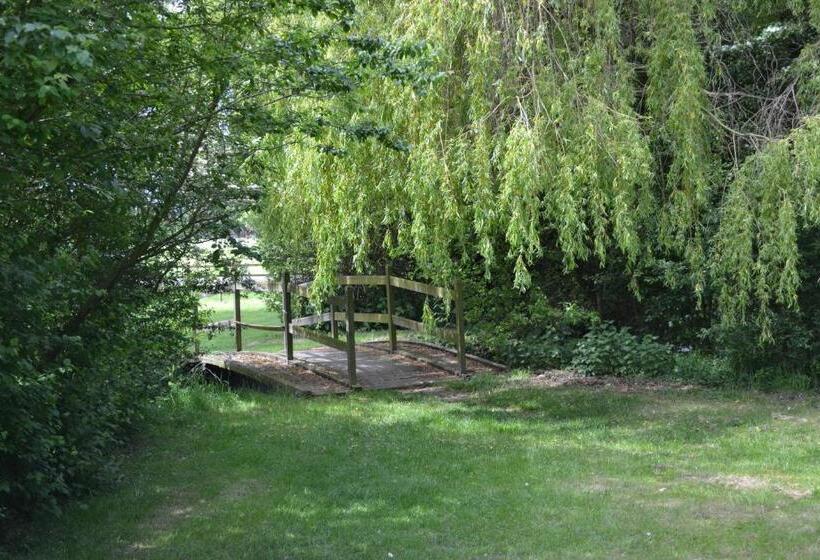 The Chiltern Lodges At Upper Farm Henton