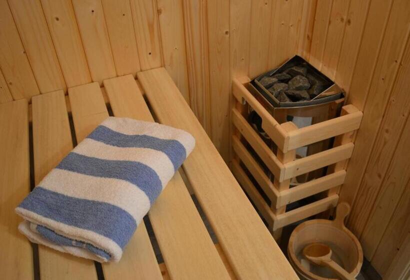 The Chiltern Lodges At Upper Farm Henton