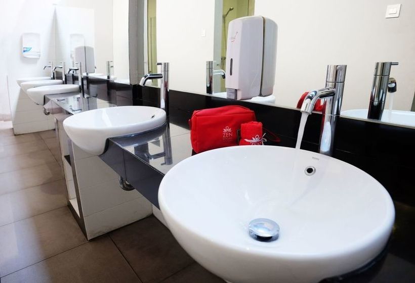 Zen Hostel Gubeng Station