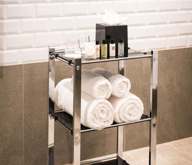 Aerotel London Heathrow T2 & T3