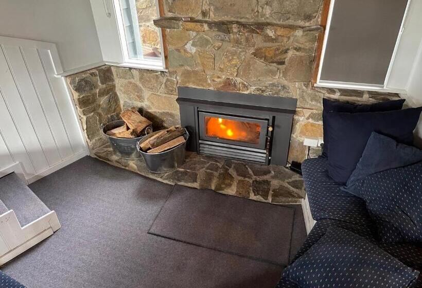 Banjo S Chalet, Alpine Getaways