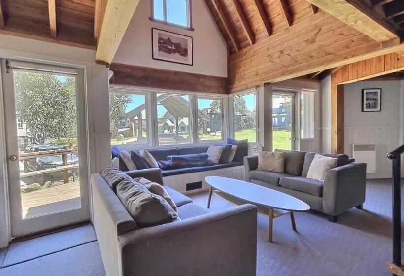 Banjo S Chalet, Alpine Getaways