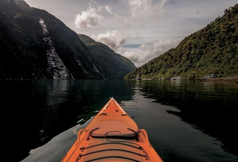 تختخواب و صبحانه Cabot Lodge