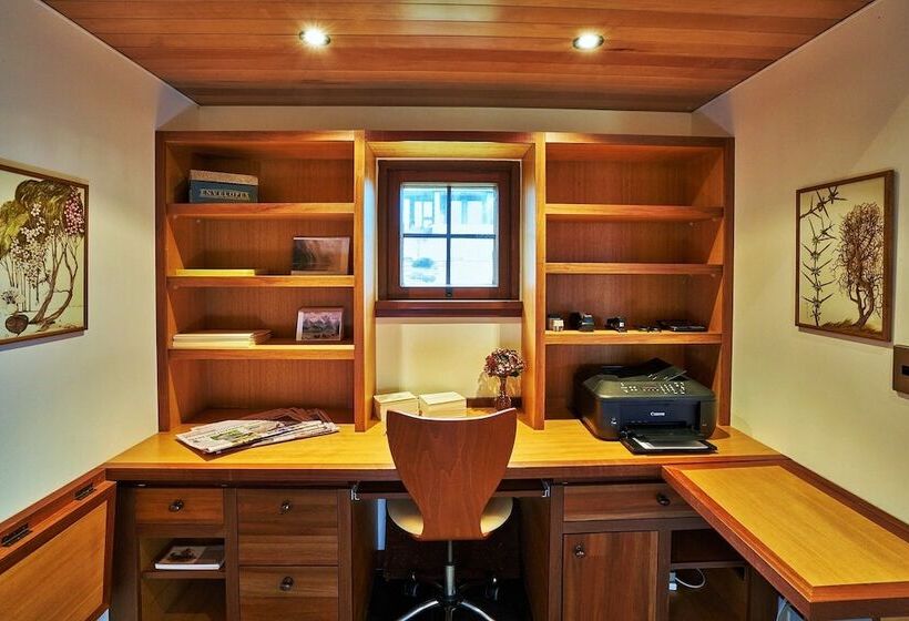 تختخواب و صبحانه Cabot Lodge