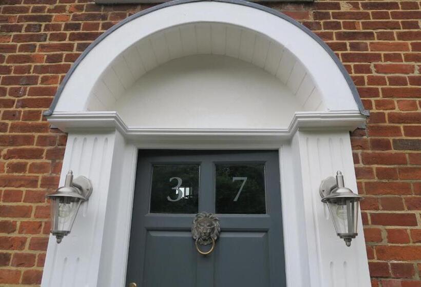 צימר Hedingham Old Pottery